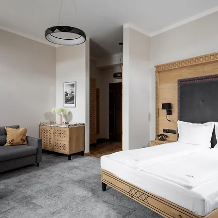 Cristina Apart Otel 4*