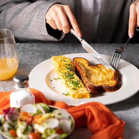 Apartmanhotel Cristina 4*