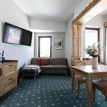 Apartmanhotel Cristina 4*