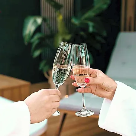 Cristina Aparthotel 4*