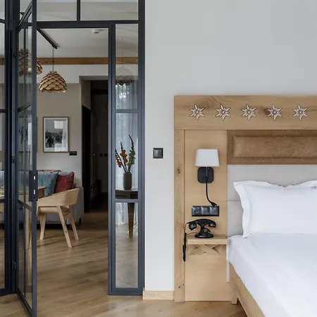 Cristina Aparthotel 4*